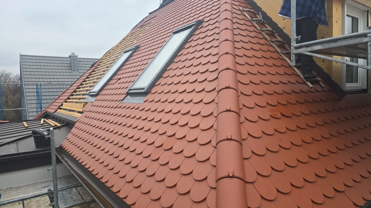 Komplette Dachsanierung mit modernen Ziegeln